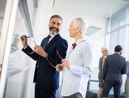 portrait-of-happy-business-people-discussing-toget-3EGU2XM.jpg